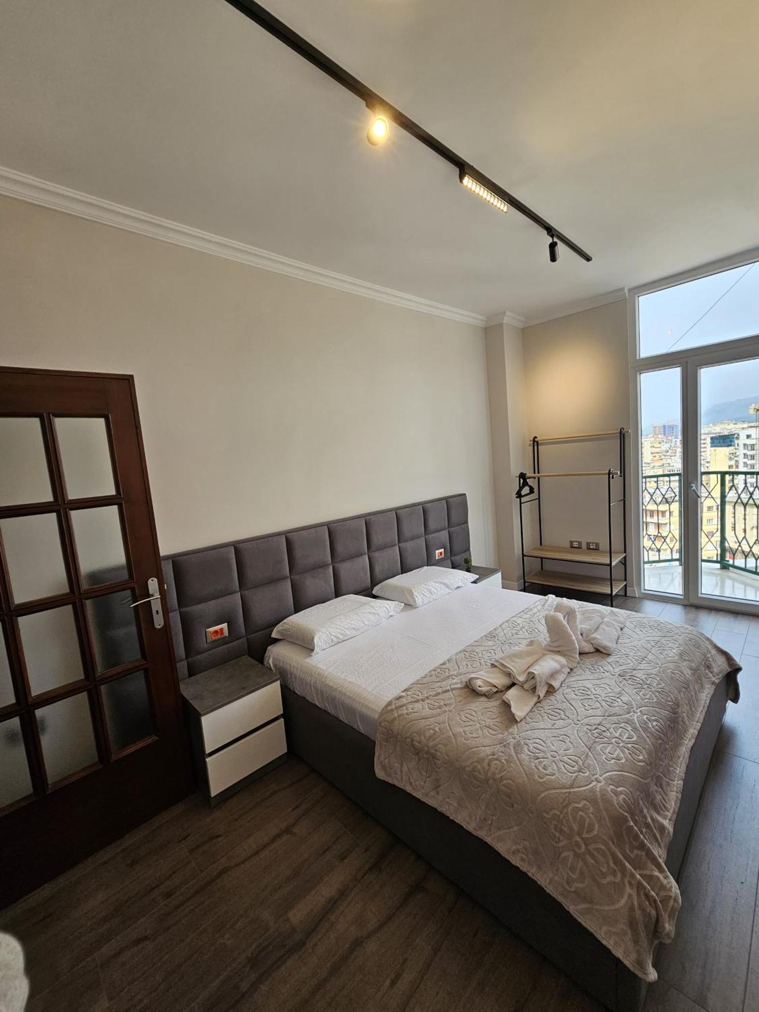 Sky Apartaments City Center Тирана Екстериор снимка